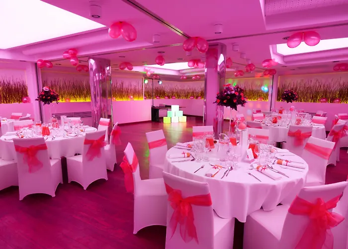 Leonardo Boutique Center Hotel