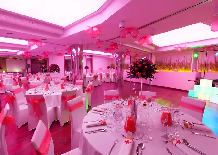 Leonardo Boutique Center Hotel