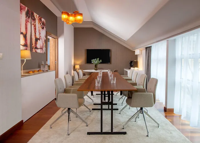 Leonardo Boutique Center Hotel