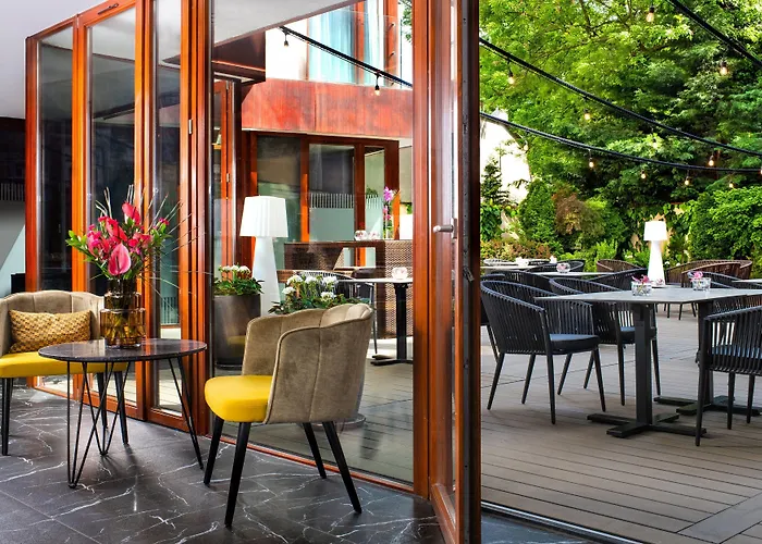 Hotel Leonardo Boutique Center 4*