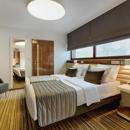 Hotel Leonardo Boutique Center 4*