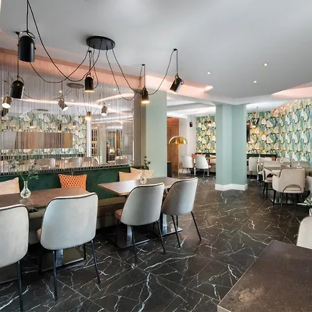 Leonardo Boutique Center Hotel