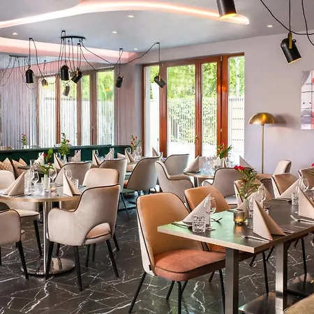 Leonardo Boutique Center Hotel