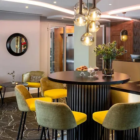 Hotel Leonardo Boutique Center 4*