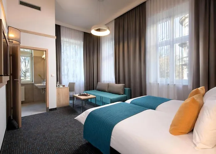 Leonardo Boutique Center