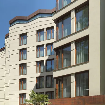 Hotel Leonardo Boutique Center 4*