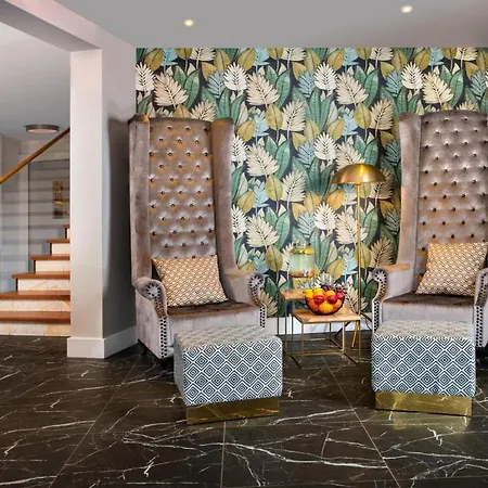 Hotel Leonardo Boutique Center 4*