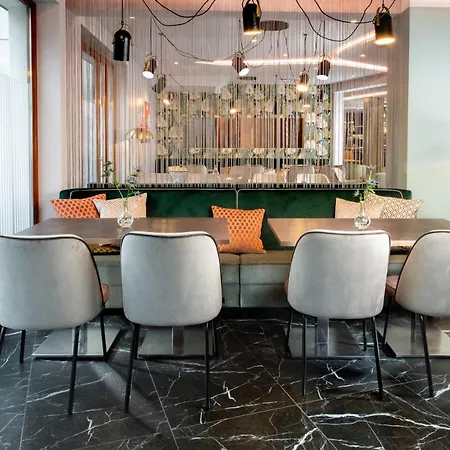 Leonardo Boutique Center Hotel 4*