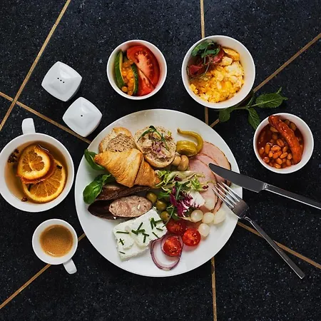 Leonardo Boutique Center Hotel