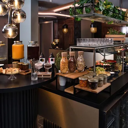 Hotel Leonardo Boutique Center