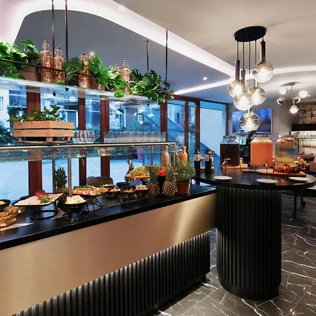 Leonardo Boutique Center