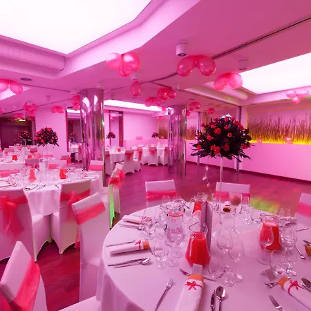 Leonardo Boutique Center Hotel