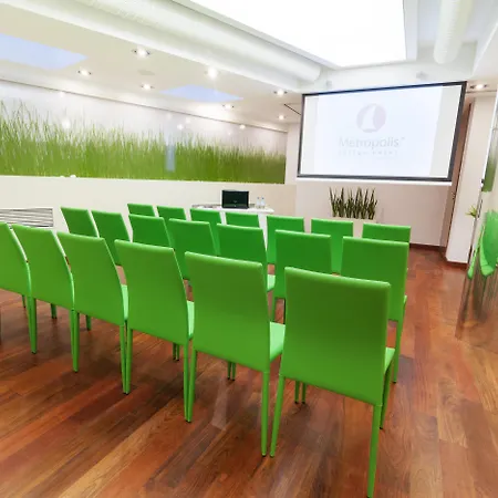 Leonardo Boutique Center