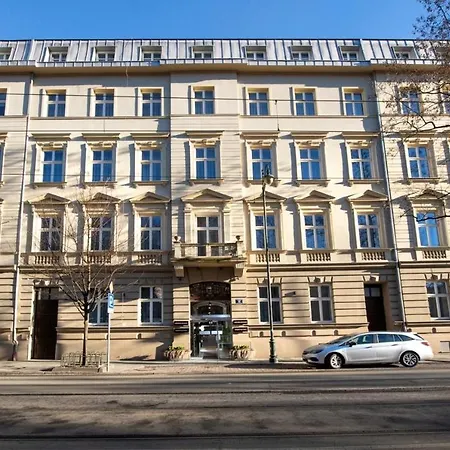 Leonardo Boutique Center Hotel 4*