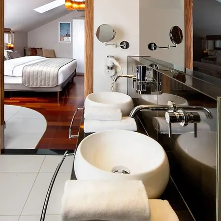Hotel Leonardo Boutique Center 4*