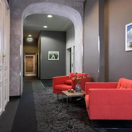 Hotel Leonardo Boutique Center 4*
