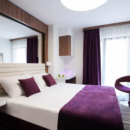 Hotel Leonardo Boutique Center