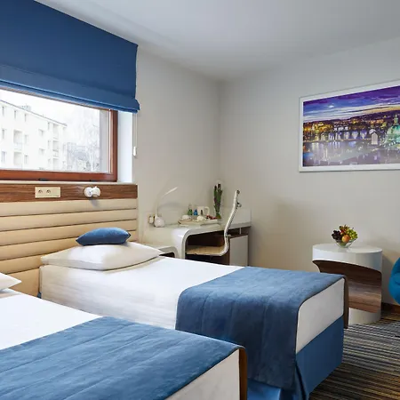 Hotel Leonardo Boutique Center 4*