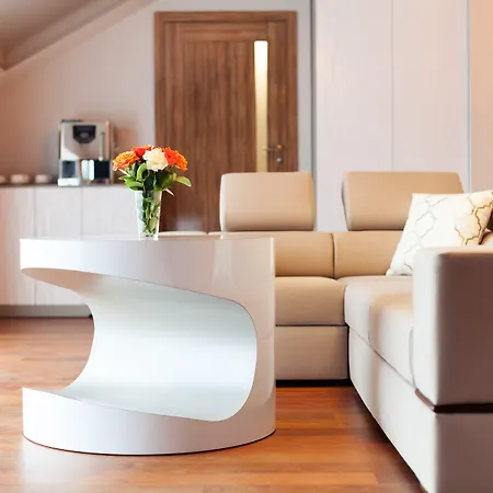 Leonardo Boutique Center