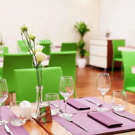 Hotel Leonardo Boutique Center