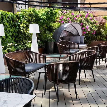 Leonardo Boutique Center Hotel