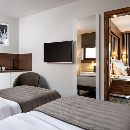 Leonardo Boutique Center