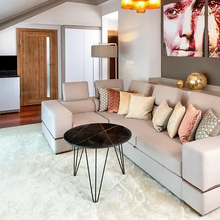 Hotel Leonardo Boutique Center 4*