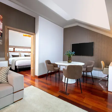 Hotel Leonardo Boutique Center 4*