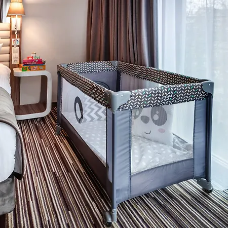 Hotel Leonardo Boutique Center 4*