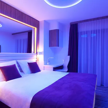 Hotel Leonardo Boutique Center 4*