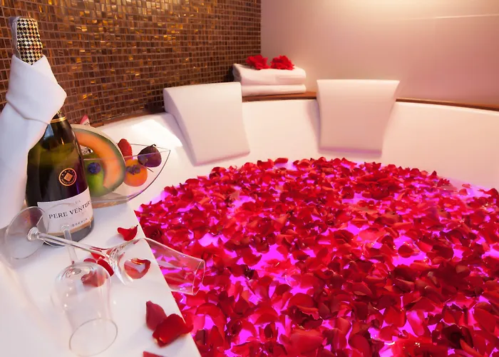 מלון Leonardo Boutique Center