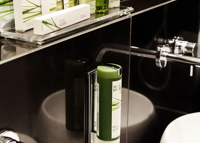 Leonardo Boutique Center