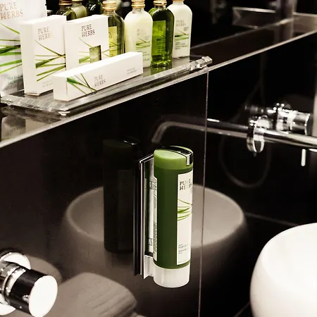 Leonardo Boutique Center