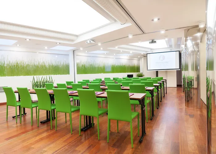 Leonardo Boutique Center מלון