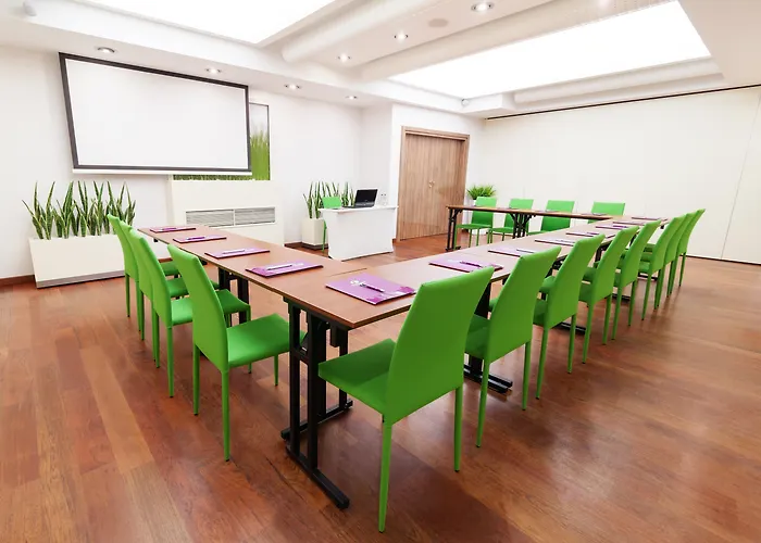 Leonardo Boutique Center מלון