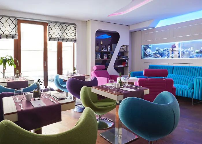 Leonardo Boutique Center מלון