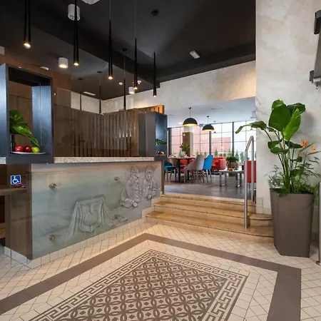 Leonardo Boutique Center Отель