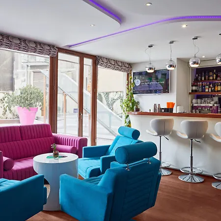 Leonardo Boutique Center